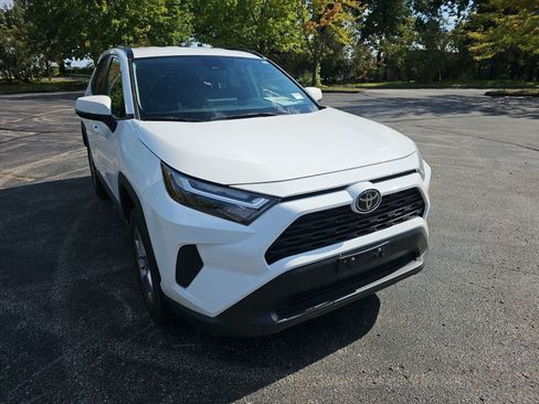 Used 2025 Toyota RAV4 XLE AWD/4WD image 8
