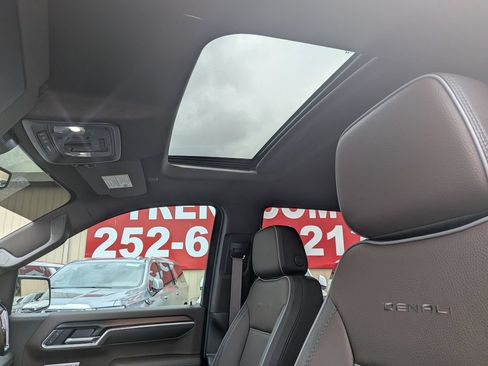 Used 2025 GMC Sierra 1500 Denali AWD/4WD image 12