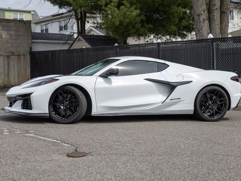 Used 2023 Chevrolet Corvette Z06 w/ Engine Appearance Package RWD image 10