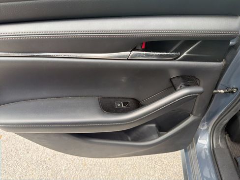 Used 2021 MAZDA MAZDA3 s image 13