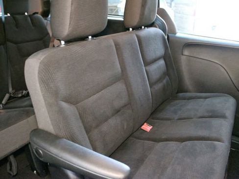 Used 2019 Dodge Grand Caravan SE FWD image 12