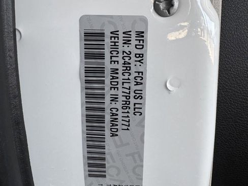 Used 2023 Chrysler Pacifica Touring-L image 47