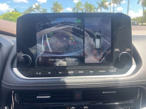 Used 2023 Nissan Rogue Platinum w/ Platinum Premium Package FWD image 42