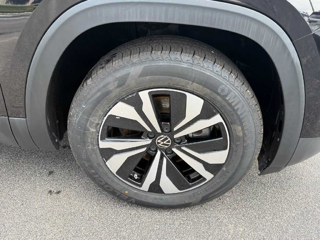Used 2024 Volkswagen Atlas Cross Sport SE FWD image 18