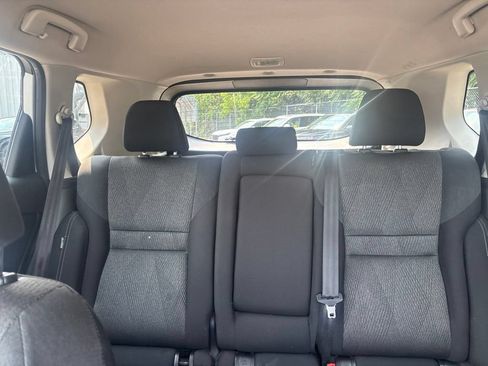 Used 2025 Nissan Rogue SV FWD image 10
