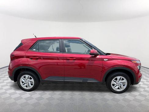 Used 2025 Hyundai Venue SE FWD image 4