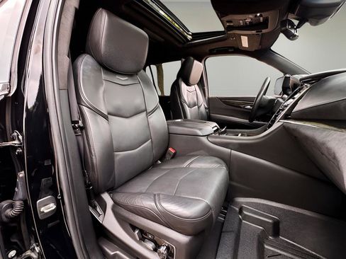 Used 2019 Cadillac Escalade Platinum AWD/4WD image 26