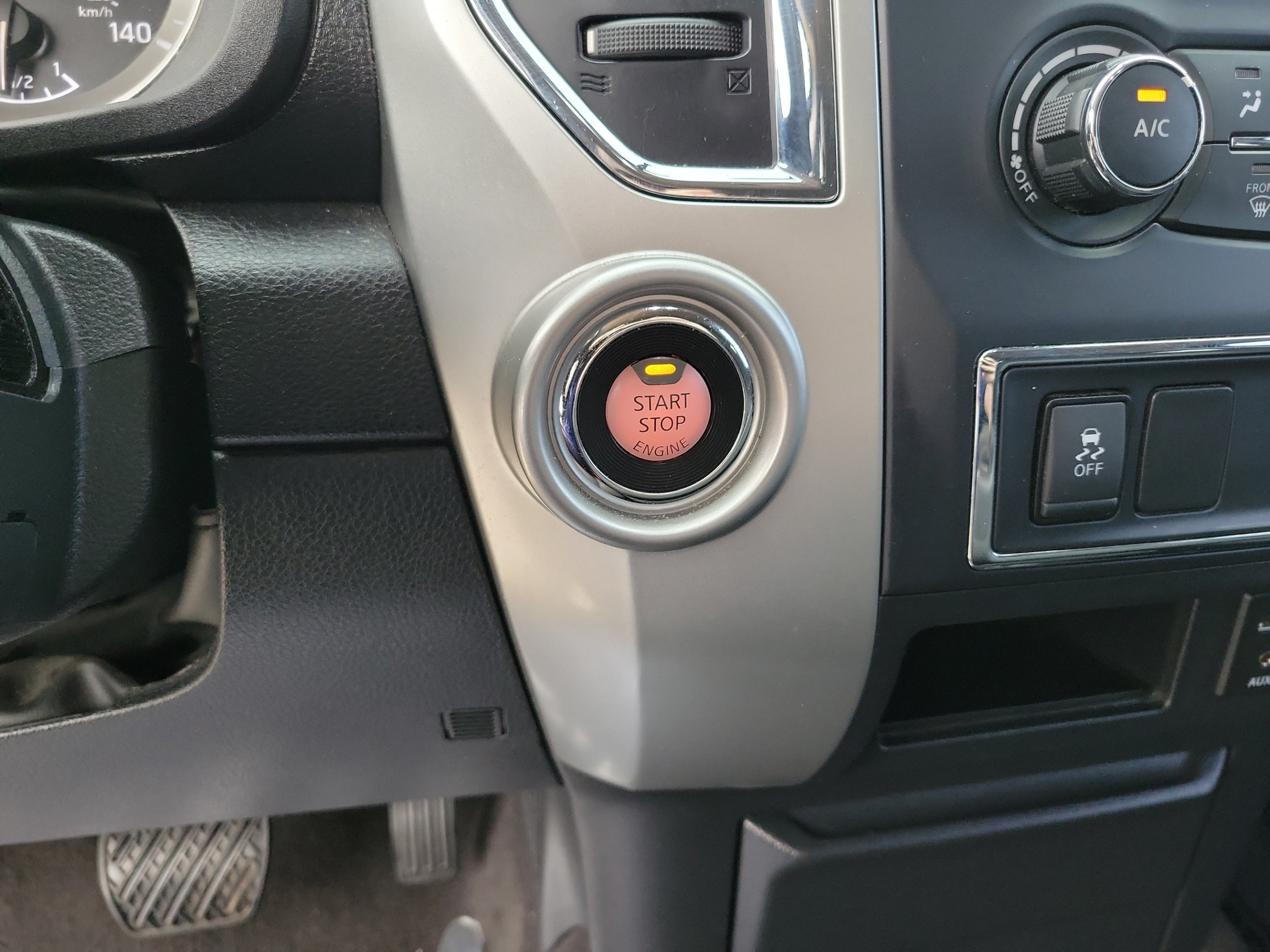 Used 2017 Nissan Titan SV RWD image 25