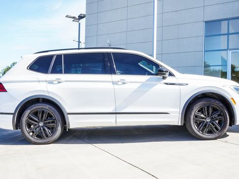 Used 2022 Volkswagen Tiguan SE R-Line image 8