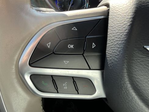 Used 2021 Chrysler Pacifica Limited w/ Uconnect Theater Family Group AWD/4WD image 39