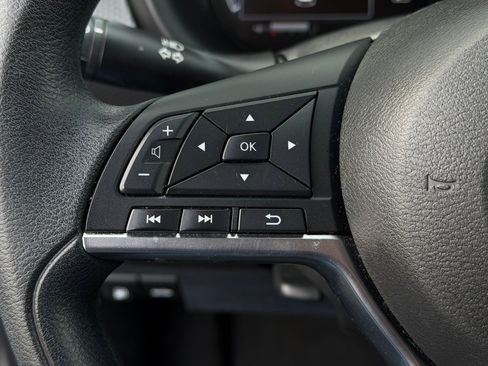 Used 2022 Nissan Kicks SV image 14