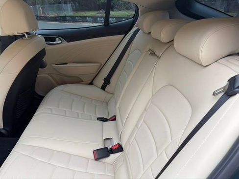 Used 2023 Kia Stinger GT2 RWD image 8