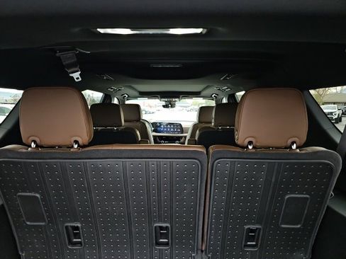 New 2026 Chevrolet Suburban High Country image 14