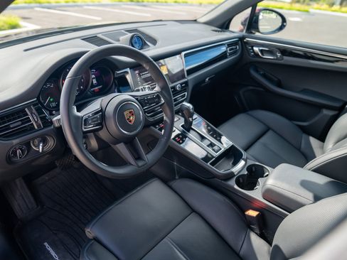 Certified 2026 Porsche Macan AWD/4WD image 4
