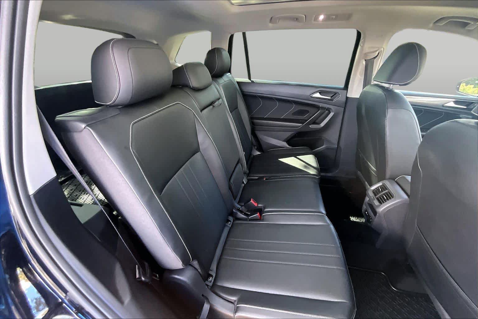 Used 2022 Volkswagen Tiguan SE w/ Panoramic Sunroof Package FWD image 20