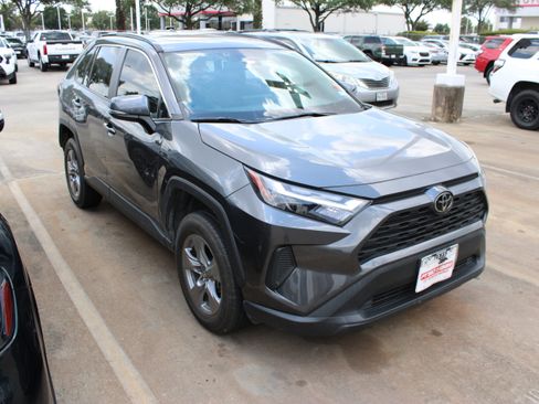 Used 2024 Toyota RAV4 XLE w/ Convenience Package FWD image 2