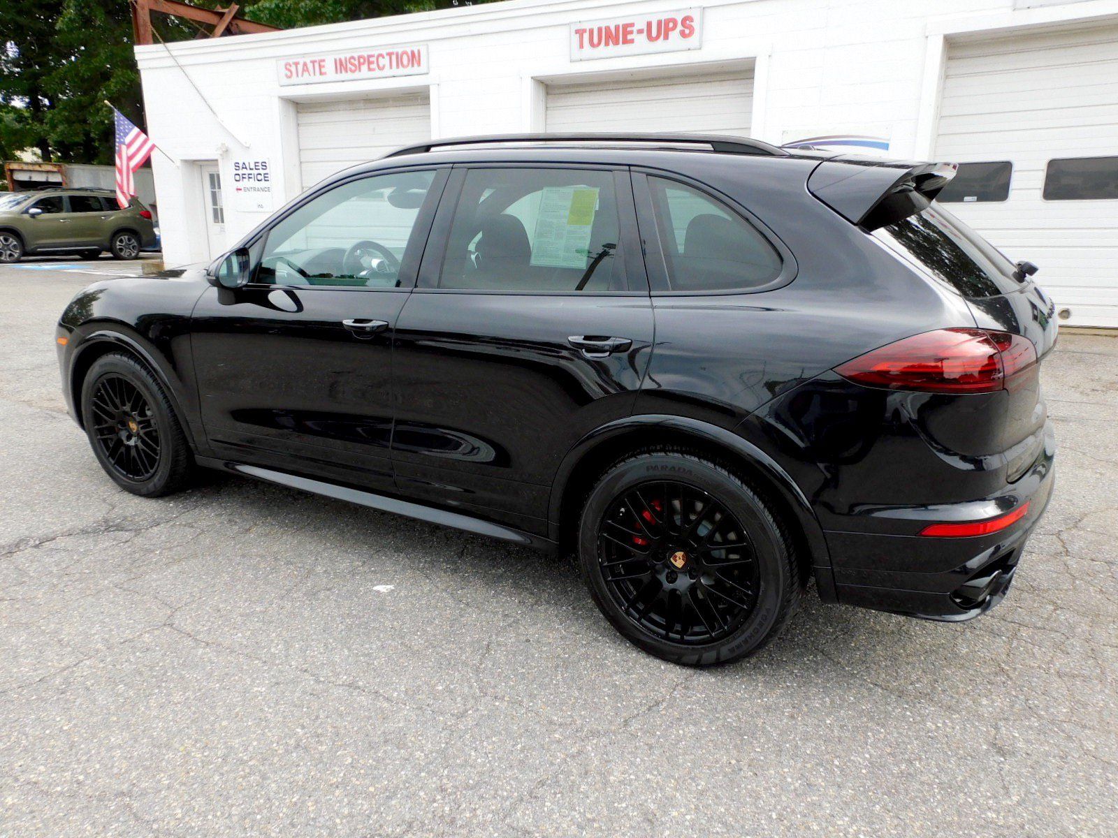 Used 2016 Porsche Cayenne GTS AWD/4WD image 3