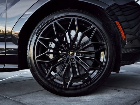 Used 2025 Lamborghini Urus SE image 21