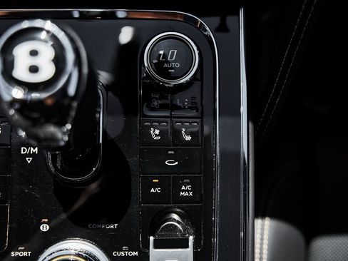 Used 2024 Bentley Flying Spur V8 AWD/4WD image 72