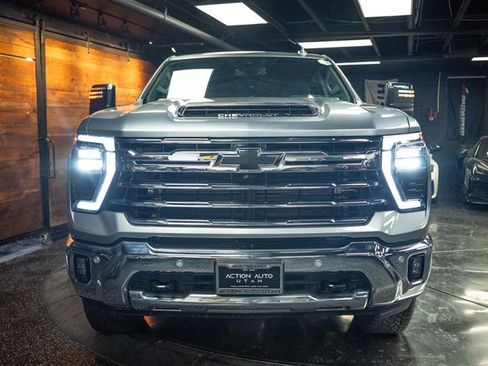 Used 2025 Chevrolet Silverado 2500 LTZ w/ LTZ Convenience Package AWD/4WD image 4