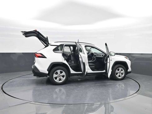 Used 2021 Toyota RAV4 XLE w/ Convenience Package image 45