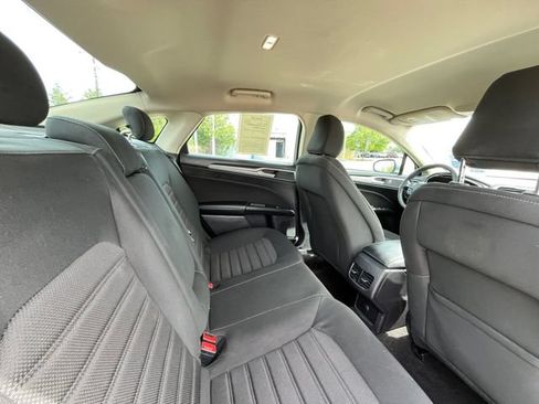 Used 2020 Ford Fusion SE FWD image 29