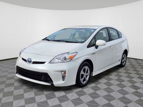 Used 2014 Toyota Prius Two image 2