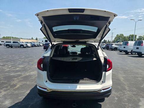 Used 2023 GMC Terrain SLT w/ Tech Package AWD/4WD image 5