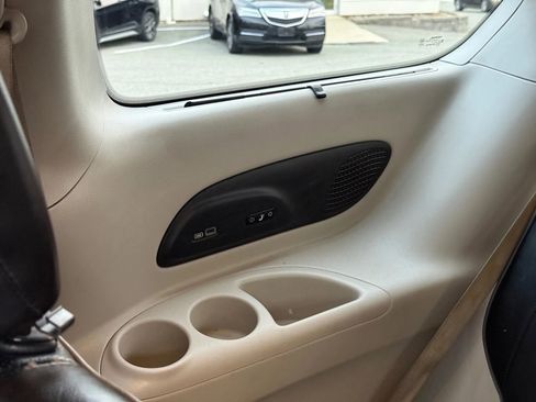 Used 2018 Chrysler Pacifica Limited image 33