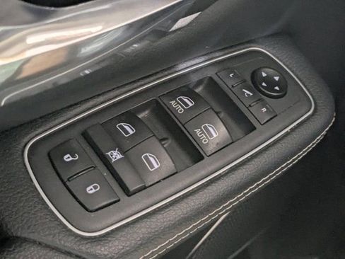 Used 2021 RAM 1500 Laramie AWD/4WD image 19