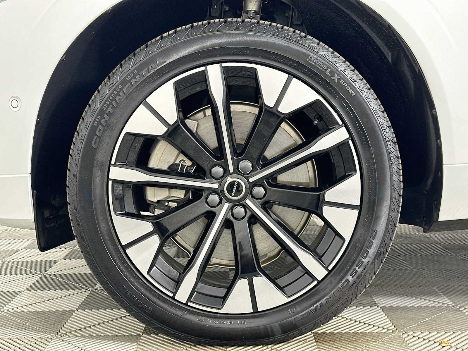 Used 2026 Volvo XC60 T8 Plus w/ Protection Package Premier AWD/4WD image 30