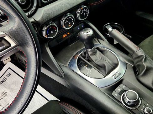 Used 2017 FIAT 124 Spider Abarth RWD image 18