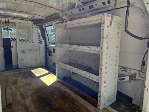Used 2006 GMC Savana 2500 RWD image 16