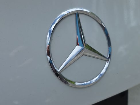 Used 2025 Mercedes-Benz C 300 Sedan image 9