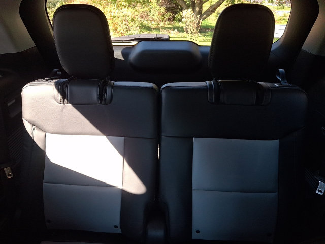 Used 2023 Ford Explorer XLT w/ Equipment Group 202A AWD/4WD image 19