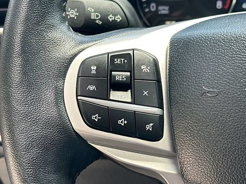 Used 2022 Ford Explorer XLT w/ Equipment Group 202A AWD/4WD image 32