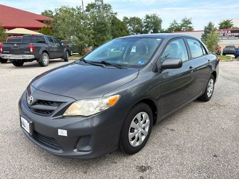 Used 2011 Toyota Corolla LE FWD image 3