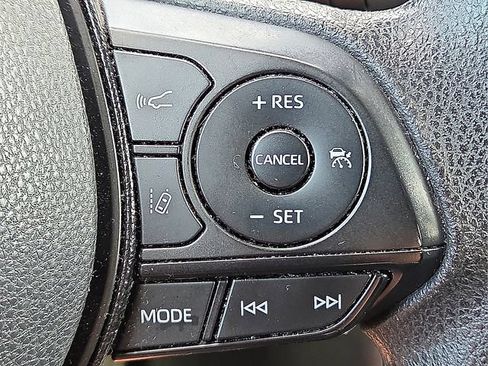 Used 2020 Toyota RAV4 XLE FWD image 22