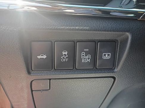 Used 2014 Toyota Avalon Limited w/ Technology Package FWD image 17