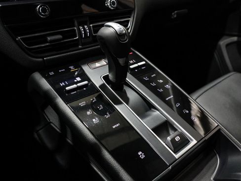 Used 2023 Porsche Macan image 48
