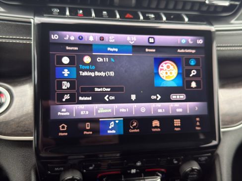 Used 2025 Jeep Grand Cherokee Limited AWD/4WD image 18