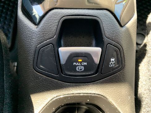 Used 2017 Jeep Renegade Altitude AWD/4WD image 23