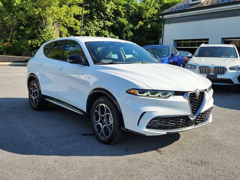 Used 2024 Alfa Romeo Tonale Ti AWD/4WD image 2