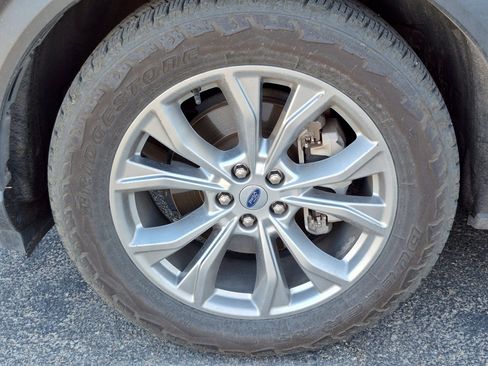 Used 2021 Ford Explorer Limited w/ Equipment Group 301A RWD image 6