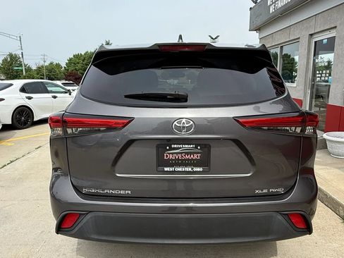 Used 2022 Toyota Highlander XLE AWD/4WD image 8