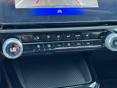 Used 2027 Chevrolet Bolt LT w/ Comfort Package FWD image 25