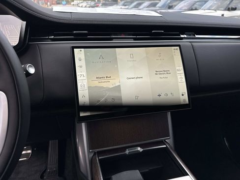 Certified 2025 Land Rover Range Rover SE image 26