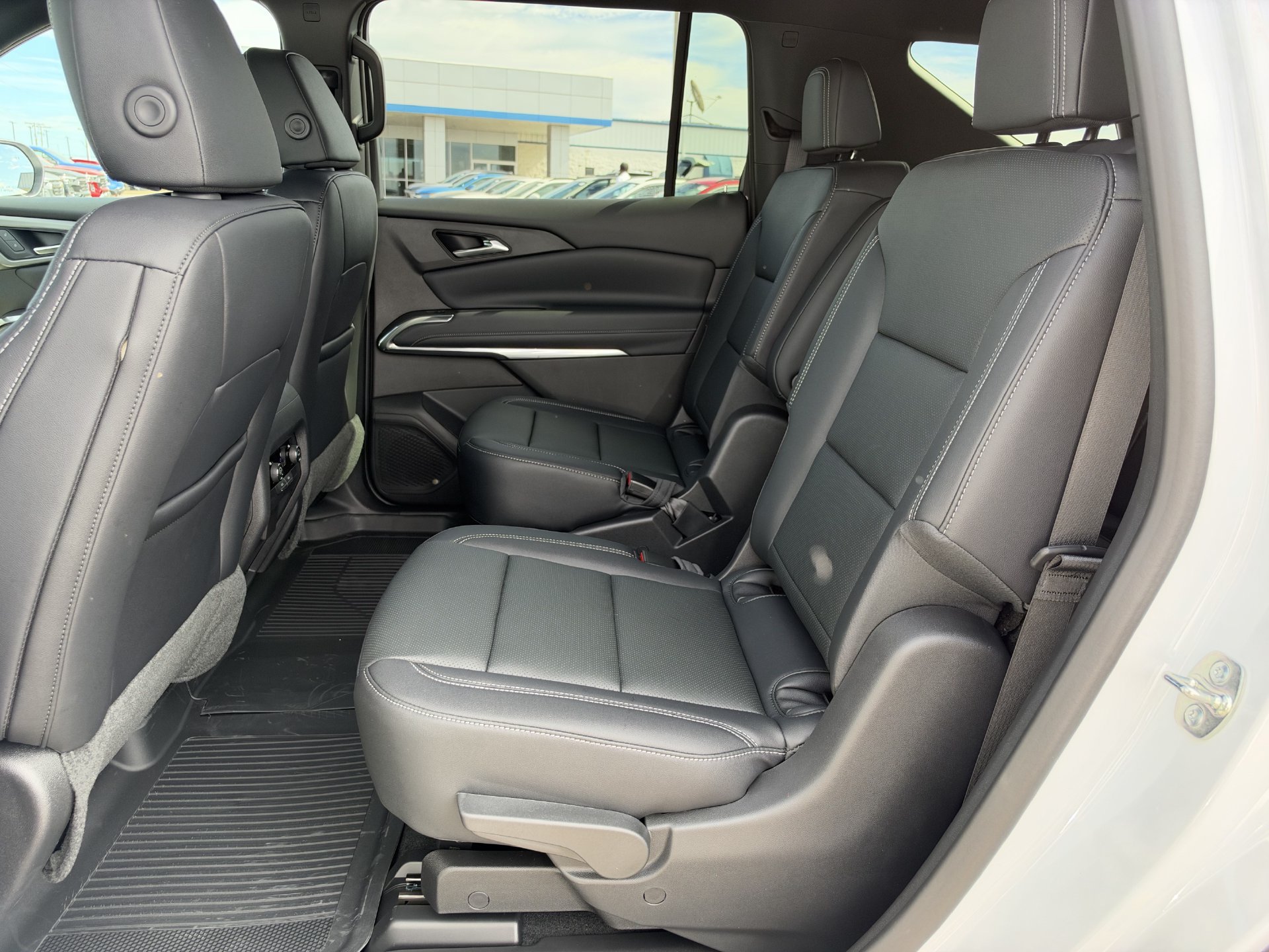 New 2027 Chevrolet Traverse LT w/ Driver Confidence Package FWD image 15