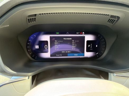 Used 2023 Volvo XC60 B5 Plus w/ Protection Package Premier FWD image 9