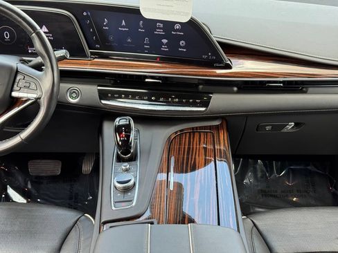 Certified 2022 Cadillac Escalade ESV Premium Luxury AWD/4WD image 30